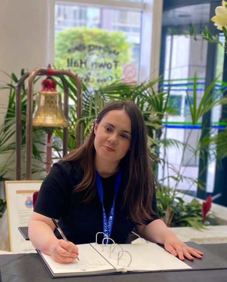 Tower Hamlets Labour Group (@th_labour) on Twitter photo 🎉Congratulations to <a href="/AmyL95/">Cllr Amy Lee</a> who was elected Deputy Leader of the Tower Hamlets Labour Group last night 🎉
Amy is a <a href="/QMPoliticsIR/">Queen Mary Politics and IR</a> alumni and was elected as a Councillor for Wapping in 2022. 🎉Congratulations to <a href="/AmyL95/">Cllr Amy Lee</a> who was elected Deputy Leader of the Tower Hamlets Labour Group last night 🎉
Amy is a <a href="/QMPoliticsIR/">Queen Mary Politics and IR</a> alumni and was elected as a Councillor for Wapping in 2022.