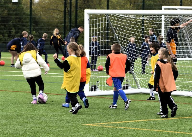 Essex County FA (@essexcountyfa) on Twitter photo Head prefects from <a href="/DeanesSchool/">The Deanes</a> and representatives from partner clubs <a href="/HadleighYouthFC/">Hadleigh Youth FC</a> and <a href="/TRSC1963/">Thundersley Rovers (1963-2021)</a>, were present at a special opening ceremony event for Deanes Sports Centre’s new 3G pitch: essexfa.com/news/2024/oct/… Head prefects from <a href="/DeanesSchool/">The Deanes</a> and representatives from partner clubs <a href="/HadleighYouthFC/">Hadleigh Youth FC</a> and <a href="/TRSC1963/">Thundersley Rovers (1963-2021)</a>, were present at a special opening ceremony event for Deanes Sports Centre’s new 3G pitch: essexfa.com/news/2024/oct/…