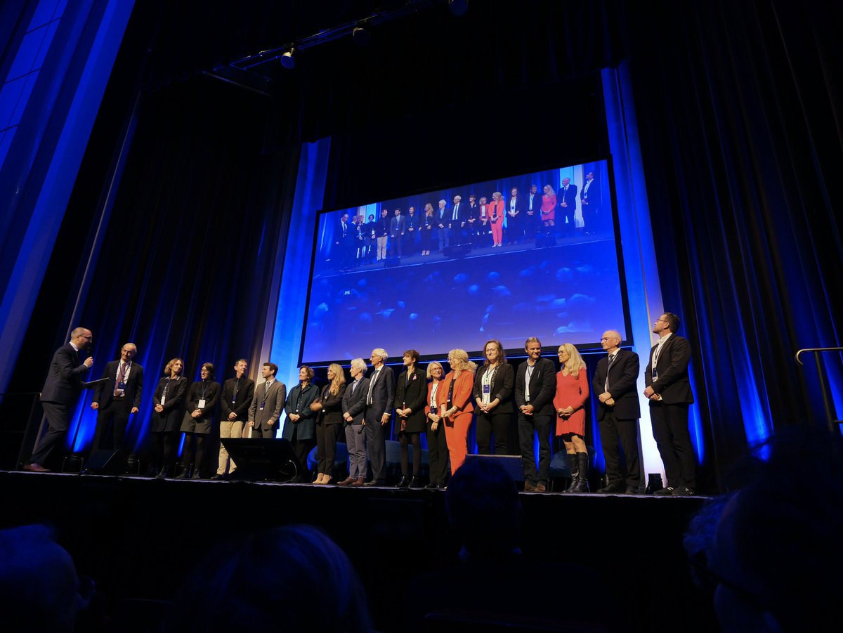 Agnès Duperrin (@agnes_duperrin) on Twitter photo Merci pour ce prix <a href="/FRM_officiel/">Fondation pour la Recherche Médicale</a> et votre soutien solide des chercheurs et des journalistes engagés pour une info de qualité 🤩 <a href="/NotreTemps/">Notre Temps</a> s’y engage! <a href="/Alzh_Fondation/">Fondation Recherche Alzheimer</a> <a href="/institut_curie/">Institut Curie</a> <a href="/Inserm/">Inserm</a> <a href="/GustaveRoussy/">Gustave Roussy</a> <a href="/FondationARC/">Fondation ARC</a> <a href="/GroupeBayard/">Groupe Bayard</a> <a href="/ELAOfficielle/">Association ELA</a> <a href="/AJMED_asso/">Association AJMED</a> @marieauffret Merci pour ce prix <a href="/FRM_officiel/">Fondation pour la Recherche Médicale</a> et votre soutien solide des chercheurs et des journalistes engagés pour une info de qualité 🤩 <a href="/NotreTemps/">Notre Temps</a> s’y engage! <a href="/Alzh_Fondation/">Fondation Recherche Alzheimer</a> <a href="/institut_curie/">Institut Curie</a> <a href="/Inserm/">Inserm</a> <a href="/GustaveRoussy/">Gustave Roussy</a> <a href="/FondationARC/">Fondation ARC</a> <a href="/GroupeBayard/">Groupe Bayard</a> <a href="/ELAOfficielle/">Association ELA</a> <a href="/AJMED_asso/">Association AJMED</a> @marieauffret