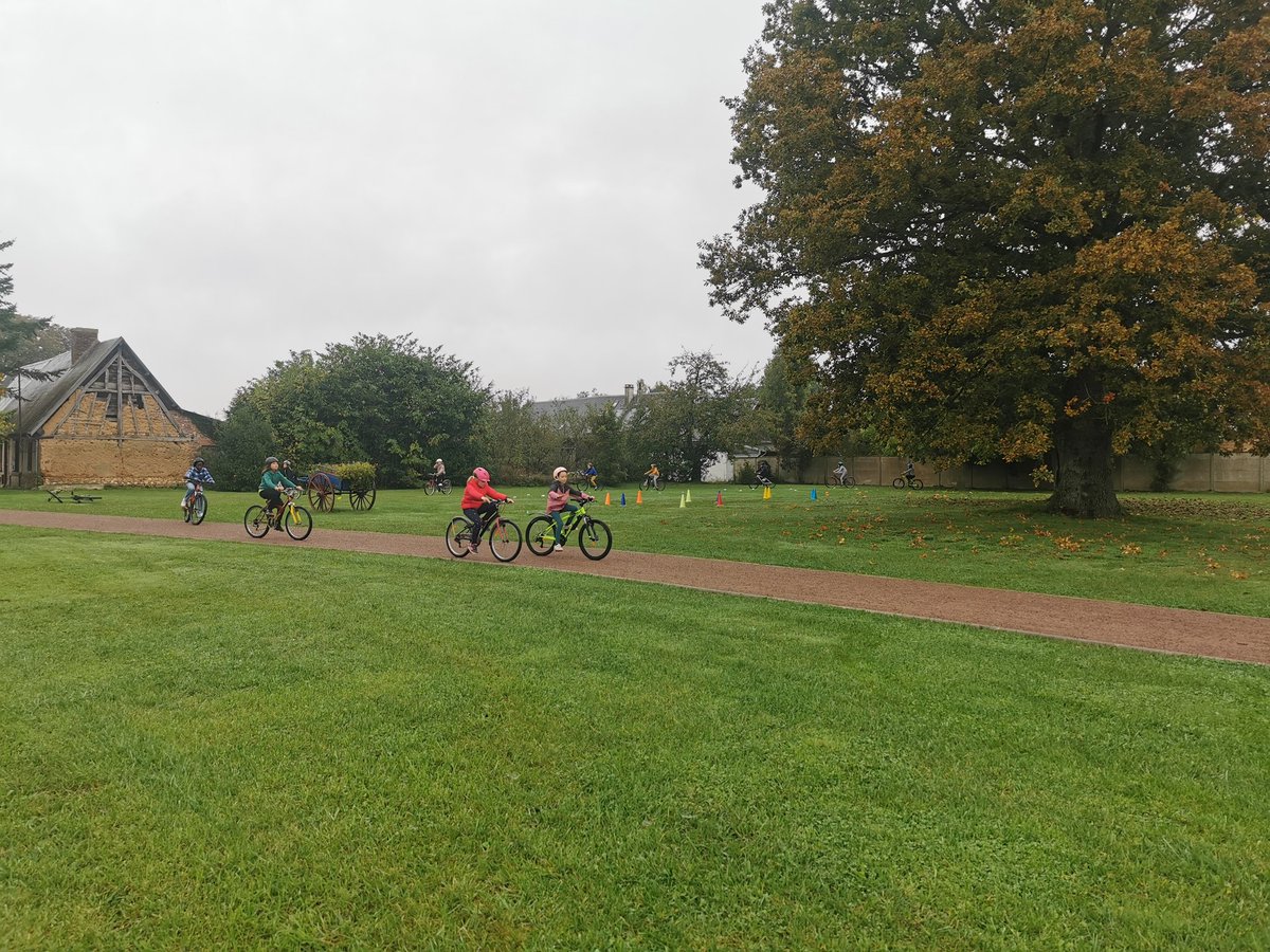 Accompagnement dans la mise en place du SRAV bloc 2 vers l'autonomie des élèves de Gauville la campagne. Jeudi validation du bloc 3 sur route. <a href="/Clement_F76/">Clément FONTAINE</a>