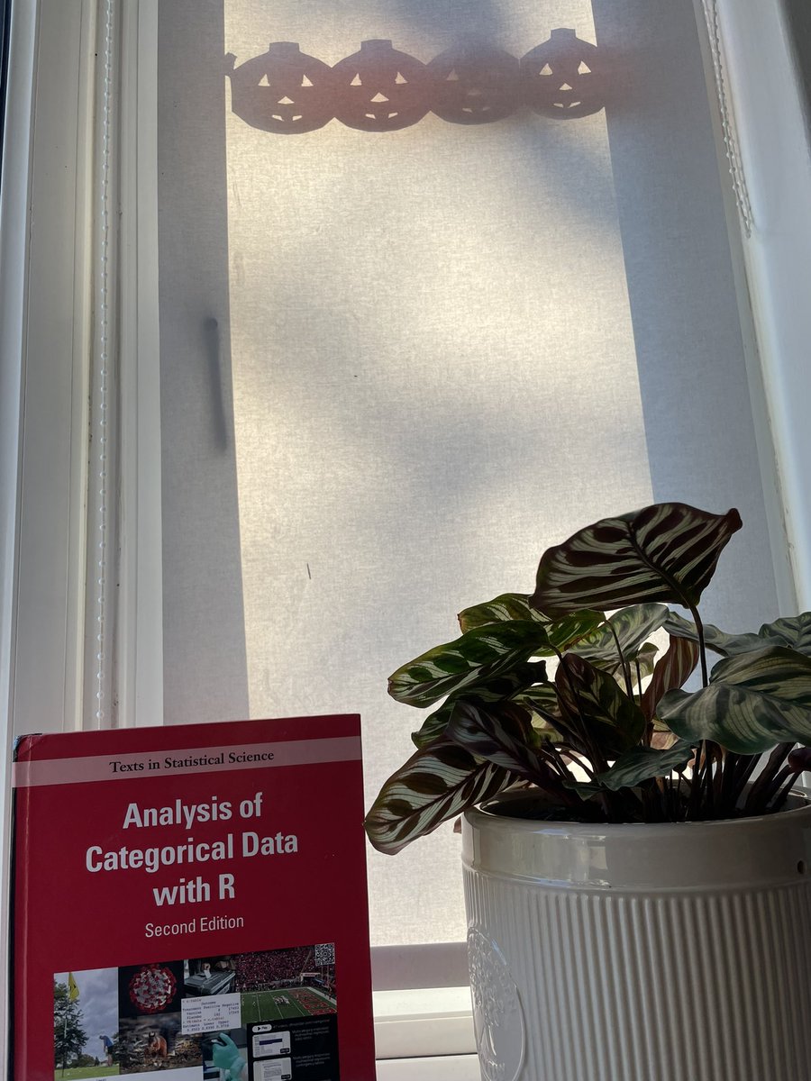 Altea_Lorenzo's tweet image. Ready for the season! 🎃 #Categorical 📊
#Ordinal 🎢
#AllThatApply ✅
Thanks so much @CRC_MathStats, love that it’s signed too!🤓