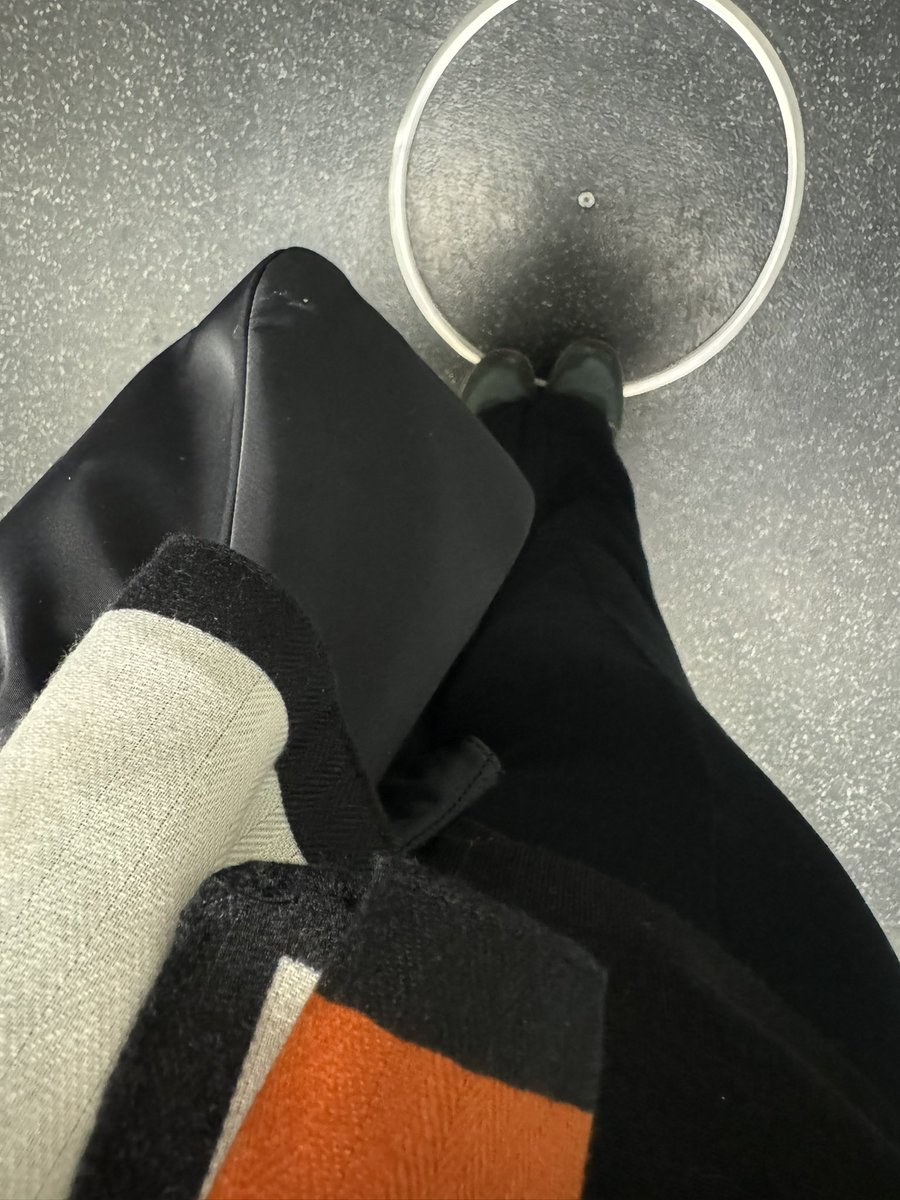 Flying light is always the best!
No check luggage fees..
No waiting on baggage claim..
Only essentials..
#travel #traveler