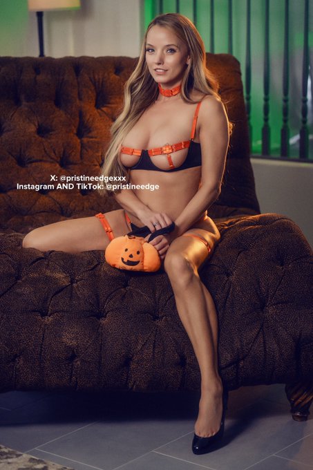 Watch Pristine Edge's leaked NSFW photo on TwXstars