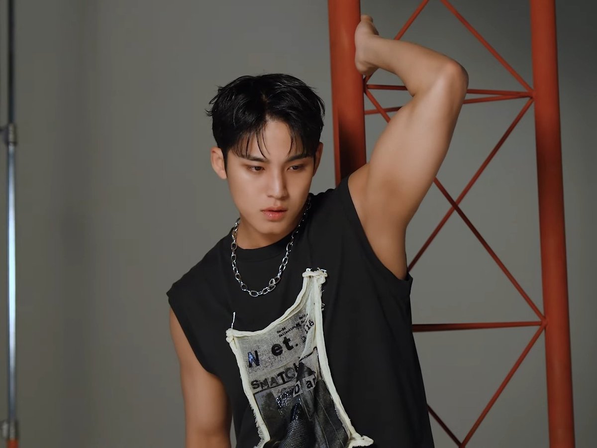 mingyuHQpics's tweet photo. jacket behind the scenes ☆ https://t.co/v9xvDWMMQT