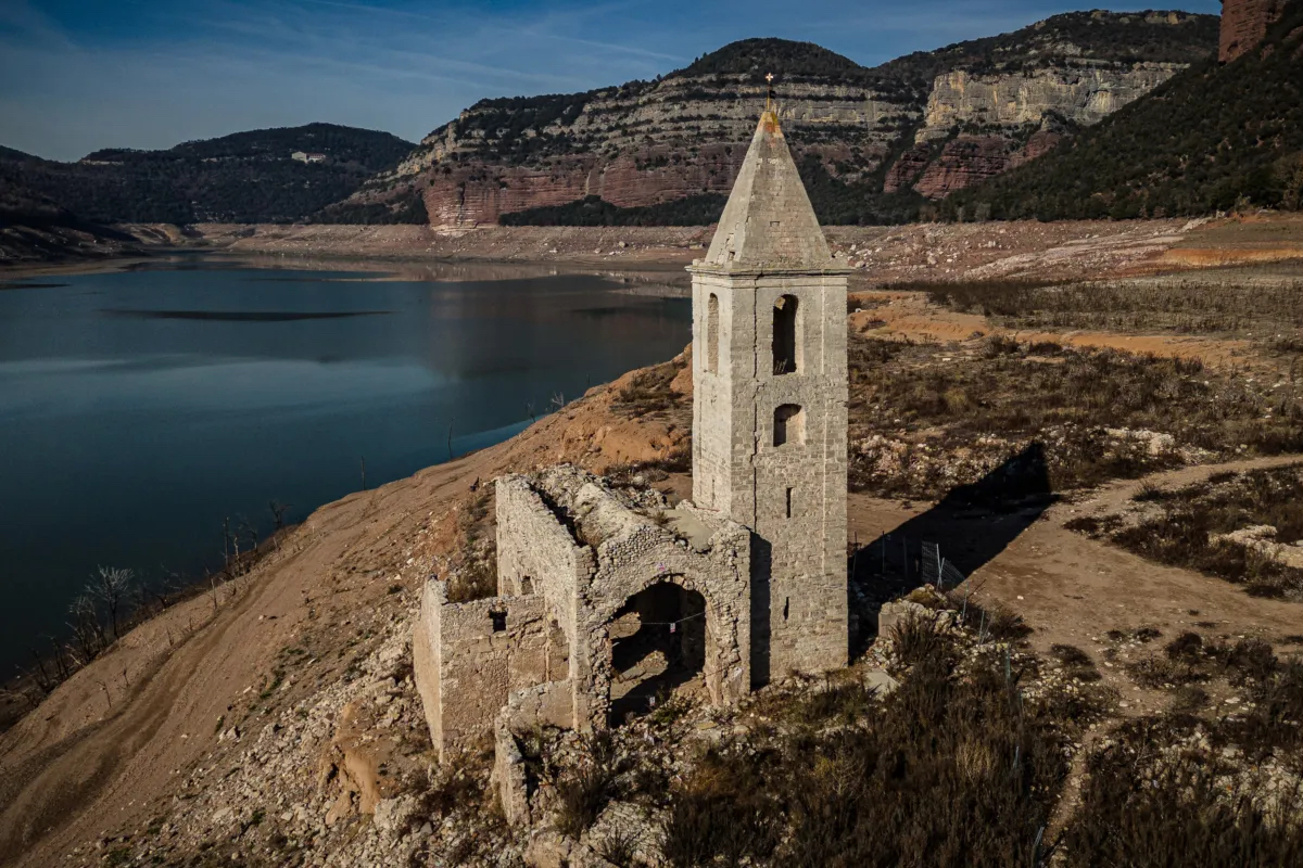 GeografiaUB's tweet photo. 👉"Per què les reserves dels embassaments baixen si ha plogut?"

Acaba de publicar-se un reportatge a @MonDiari, on @martin_vide comparteix les seves declaracions sobre la sequia i la gestió hídrica.

🔗 Llegeix-lo aquí: https://t.co/uZTHni4MYl https://t.co/0etJee81Z2