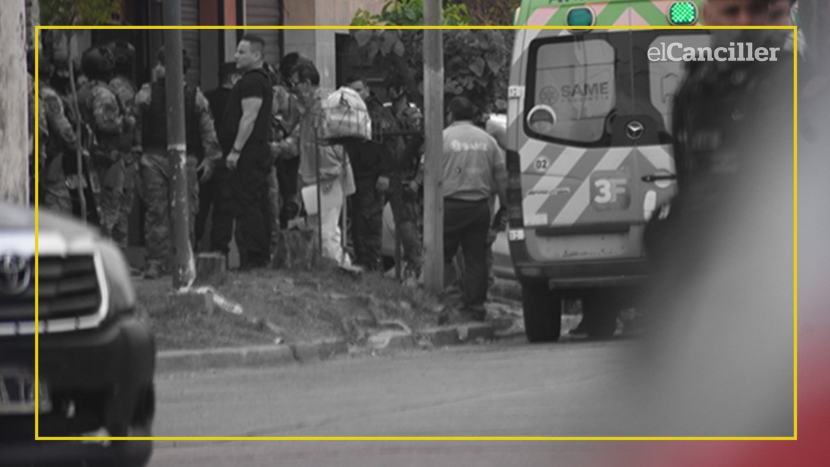 elcancillercom's tweet image. [SOCIEDAD] En Loma Hermosa, se suicidó el hombre que se había atrincherado en su casa: se llamaba Alejandro Hugo Geraggi, tenía 50 años y había sido despedido de su trabajo en una automotriz.