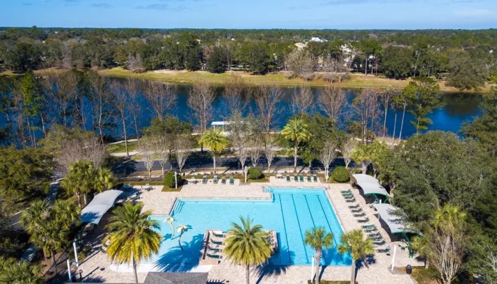 ProPlaygrounds's tweet image. Good morning! Our project objectives involved designing and installing new custom shade structures for the swimming pool area. We aimed to improve the comfort and usability of the pool by creating a shaded environment.