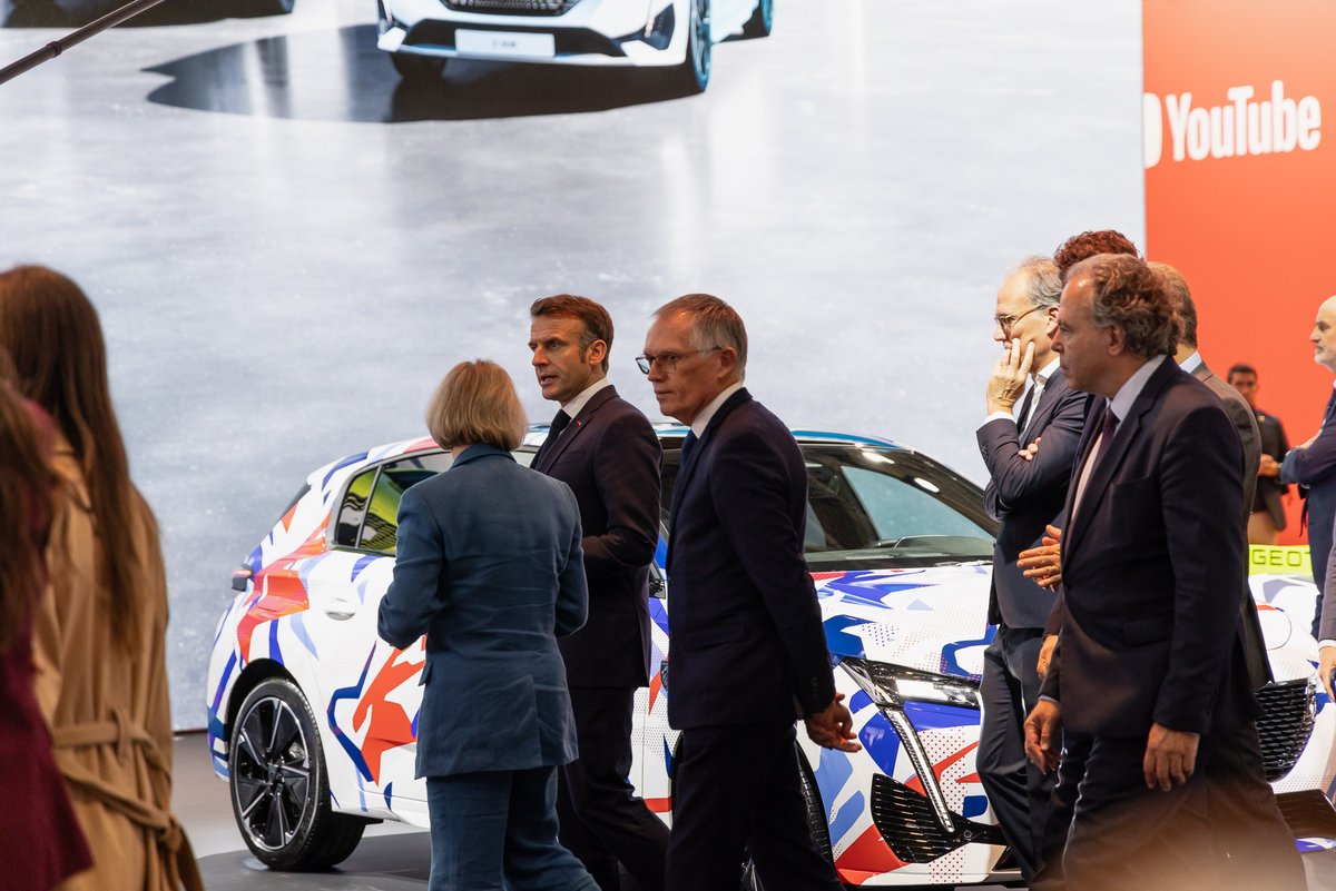 masonf55's tweet photo. At #ParisMotorShow, @PeugeotUK's complete electric range is displayed for the first time, inc. the world premiere of the #PeugeotE408 &amp; the first public appearance of the Long-Range new #PeugeotE3008 &amp; #PeugeotE5008, capable of 435 and 415 miles respectively. #LionPride 🦁 https://t.co/mIDLiC2enI