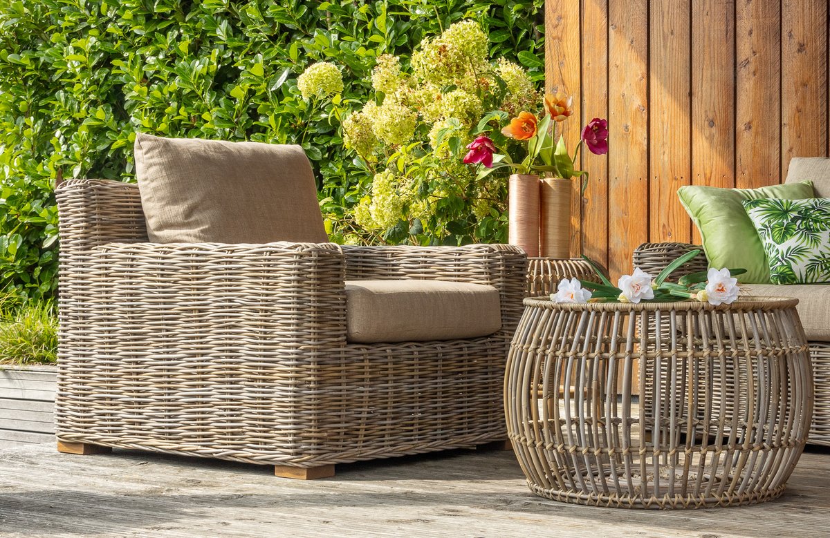 Rotan meubelen voor binnen en buiten. Deze rieten fauteuil is natuurlijk ook prachtig in uw serre en woonkamer. Nog meer rotan meubelen zien? rietenrotanwinkel.nl