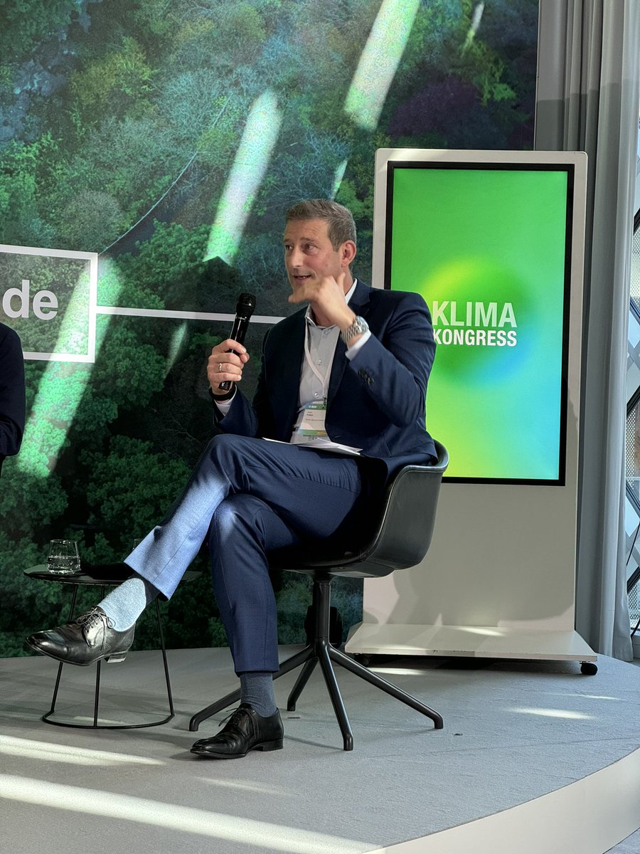 en2x_eV's tweet photo. „Für die #Molekülwende braucht die Industrie Planbarkeit, verlässliche Regulatorik und einheitliche Zertifizierungssysteme auf EU-Ebene“, so Felix Faber von @Shell_Germany heute beim Klimakongress vom @Der_BDI #transformationspfade https://t.co/UunoelZqIQ