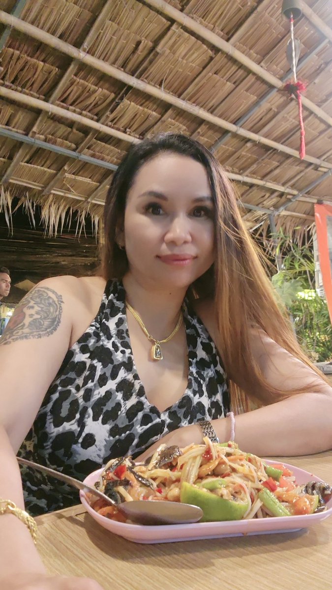 ระหว่างส้มตำกับฉันเทอว่าอะไรจะแซ่บกว่ากัน