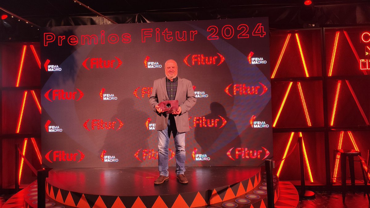 Recibiendo en IFEMA el premio Fitur 2024 por el Desafío Overtrails Adventure por innovador y novedoso, por apoyar el desarrollo rural y la sostenibilidad. Gracias a todos los que han confiado y apostado por el proyecto.