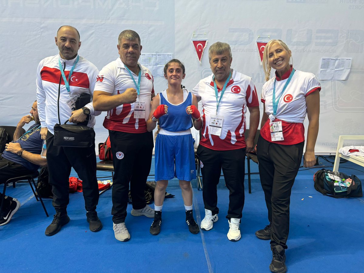 🇹🇷🧿Tebrikler Aleyna

Aleyna Demirkır, Fransız rakibini mağlup ederek madalyayı garantiledi ve adını yarı finale yazdırdı.