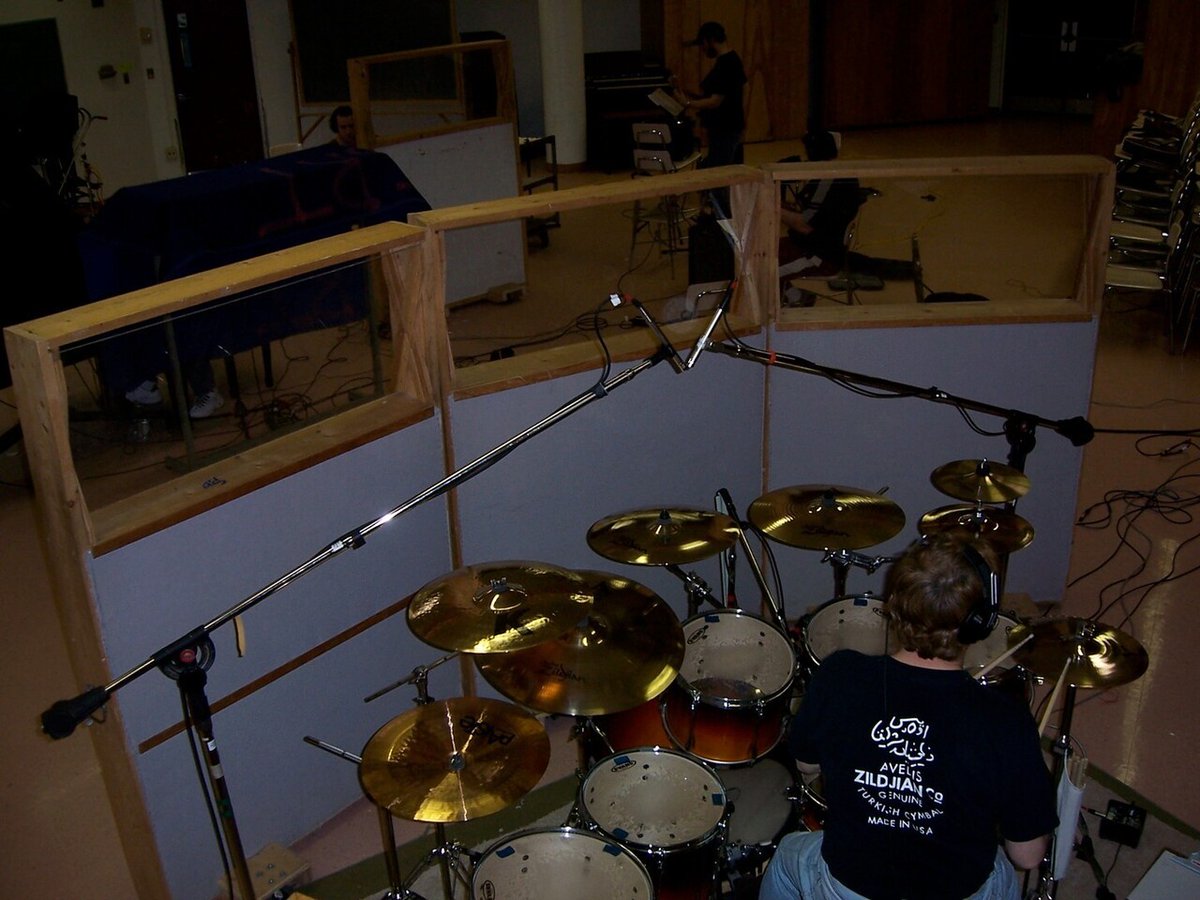 TheAudioPod's tweet photo. XY, ORTF, or AB—what’s your go-to stereo mic technique for drum overheads? 🎤 Dive into stereo imaging and the 3:1 rule for balanced sound. Get expert tips at https://t.co/ChrgEN0D40 🎶⁠
⁠
#StereoImaging #DrumMics #ProAudio #TuesdayTips #HomeStudio https://t.co/CEO6iWqfD5