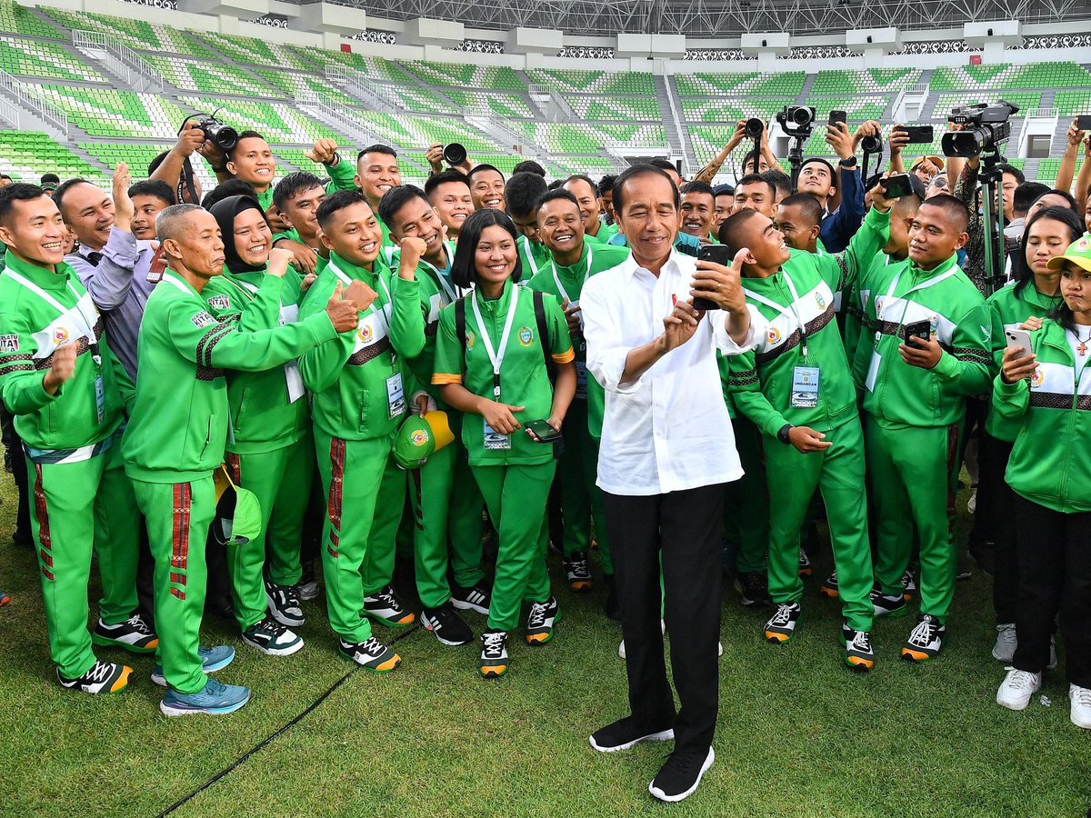 Peresmian Stadion Utama Sumatera Utara di Kabupaten Deli menjadi langkah penting bagi perkembangan infrastruktur olahraga di wilayah ini. Stadion berkapasitas 25 ribu penonton ini dibangun dengan investasi Rp587 miliar dan telah digunakan untuk penutupan PON Sumatera Utara dan