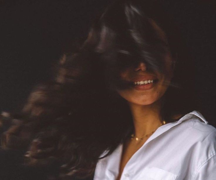 ͏
͏
وتظلُ إبتسامتڪِ للقصائدِ مطلعاً فذّاً
 يفوقُ الشرحَ و التأويلاً .

#خواطر_من_القلب