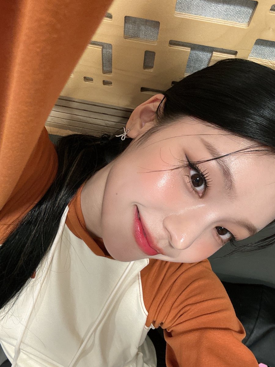 [241015] 10:23PM KST 📸