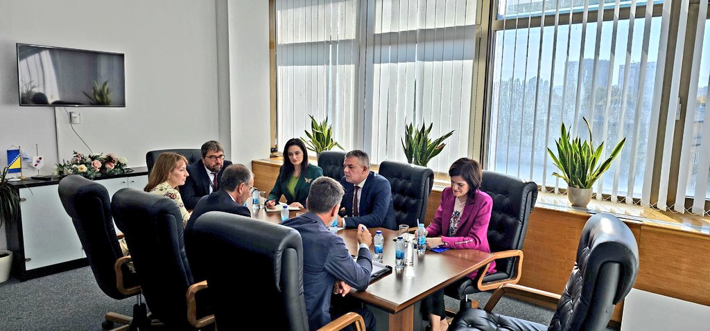 BunozaDavor's tweet photo. Nastavak dobre suradnje i razgovor o ključnim zakonskim rješenjima iz nadležnosti #MPBiH na sastanku sa šefom Delegacije Europske unije u Bosni i Hercegovini i specijalnim predstavnikom Europske unije u #BiH veleposlanikom @LSorecaEU. https://t.co/qc2czpPjVF