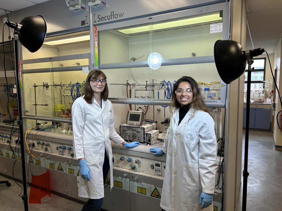 stephen hilton (@hiltonlab) on Twitter photo Shining a spotlight onto some of the group’s research:
<a href="/mae_taylor1/">Mae Taylor</a> and <a href="/fatma/">فاطمه</a> showing some of the real life training and research going on at <a href="/UCLLifeSciences/">UCL Faculty of Life Sciences</a> Shining a spotlight onto some of the group’s research:
<a href="/mae_taylor1/">Mae Taylor</a> and <a href="/fatma/">فاطمه</a> showing some of the real life training and research going on at <a href="/UCLLifeSciences/">UCL Faculty of Life Sciences</a>