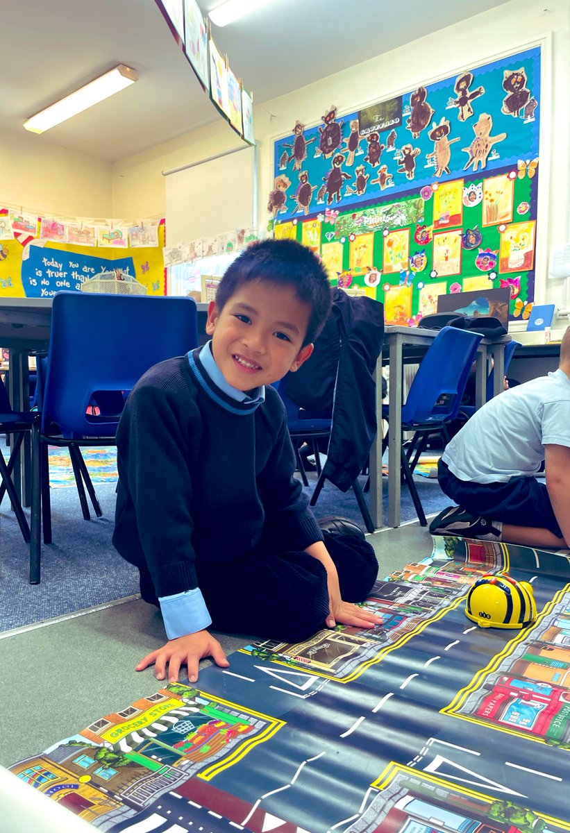 UptonPrePrep's tweet image. 🗺️⬆️➡️⬇️⬅️Form 1S have had a great time using Bee-Bots to navigate and code their way through compass points! 🌍🤖 It's been lovely to watch the children explore and deepen their understanding of direction and mapping with such fun! #EdTech #STEM #CodingKids UptonForm1 🧭