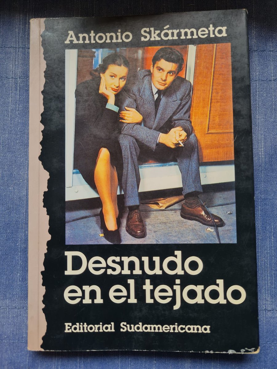 Cuánta vitalidad y frescura en sus cuentos de los 60 y comienzos de los 70. El deseo, la cotidianeidad encarnada en la letra, la incorporación de la cultura popular, el fraseo, la musicalidad. El entusiasmo como marca de época y propuesta de escritura.
Adiós, Antonio Skármeta 🌷