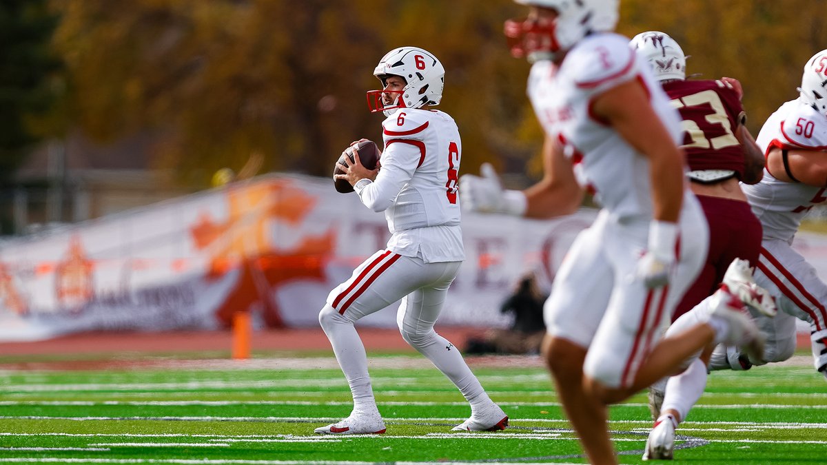 Congratulations to <a href="/SJUFootball/">Johnnie Football</a> senior QB Aaron Syverson, who was named to <a href="/d3football/">D3football.com</a>'s National Team of the Week this morning!

RELEASE: gojohnnies.com/news/2024/10/1…

#GoJohnnies #d3fb