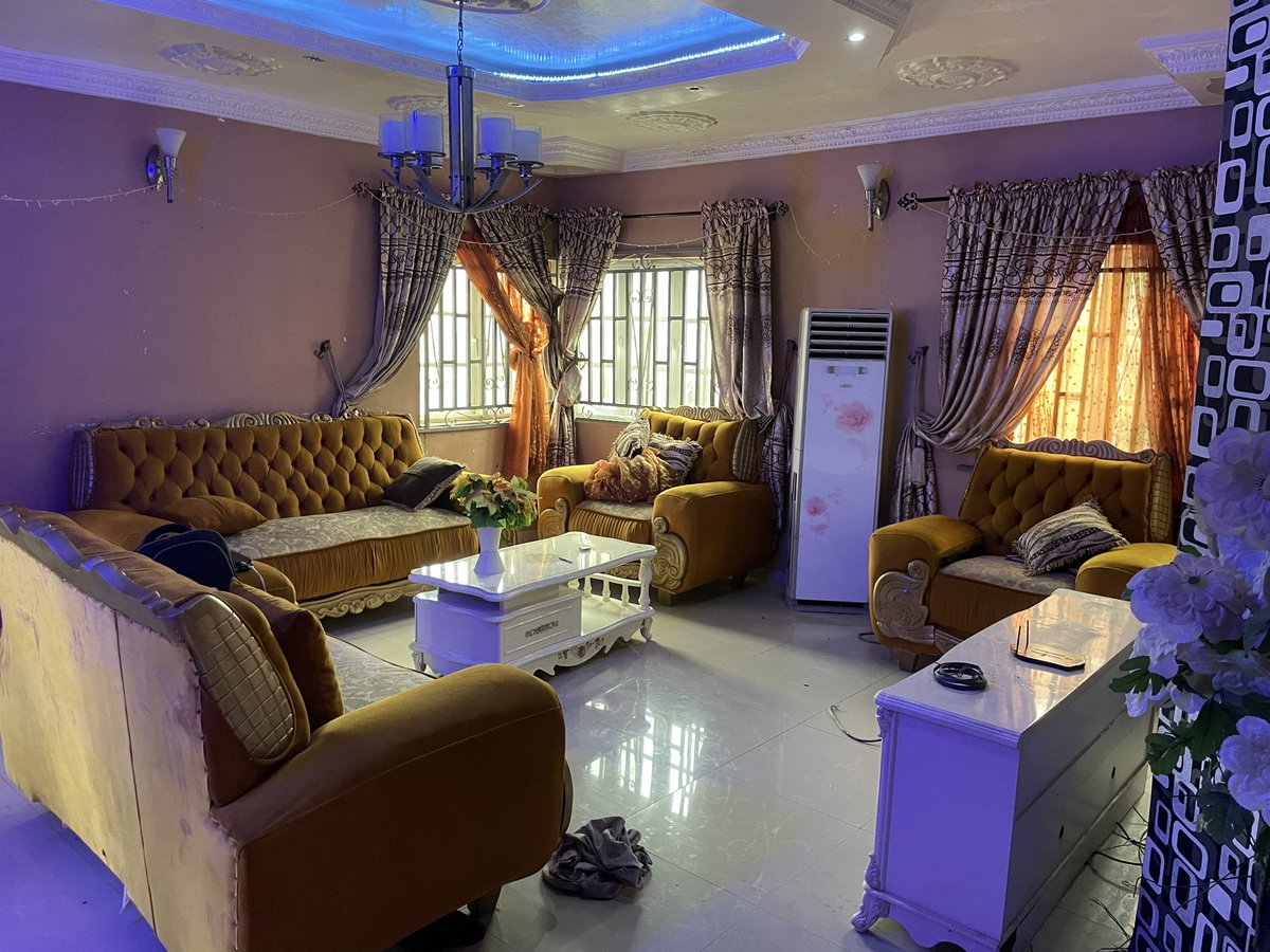 AlabiSamson's tweet image. Set of chair for sale 
Location : otta 
Price :350k 
Conditions: fairly used