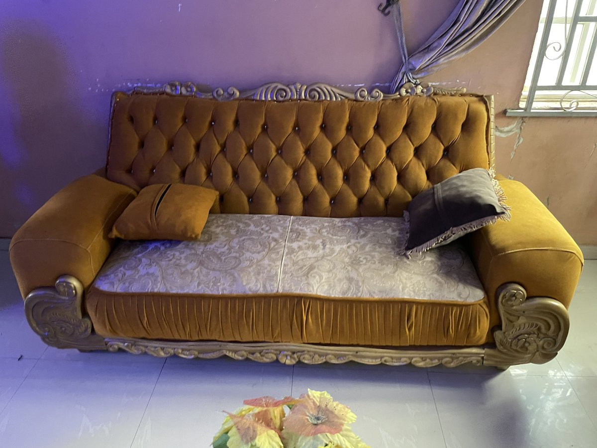 AlabiSamson's tweet image. Set of chair for sale 
Location : otta 
Price :350k 
Conditions: fairly used