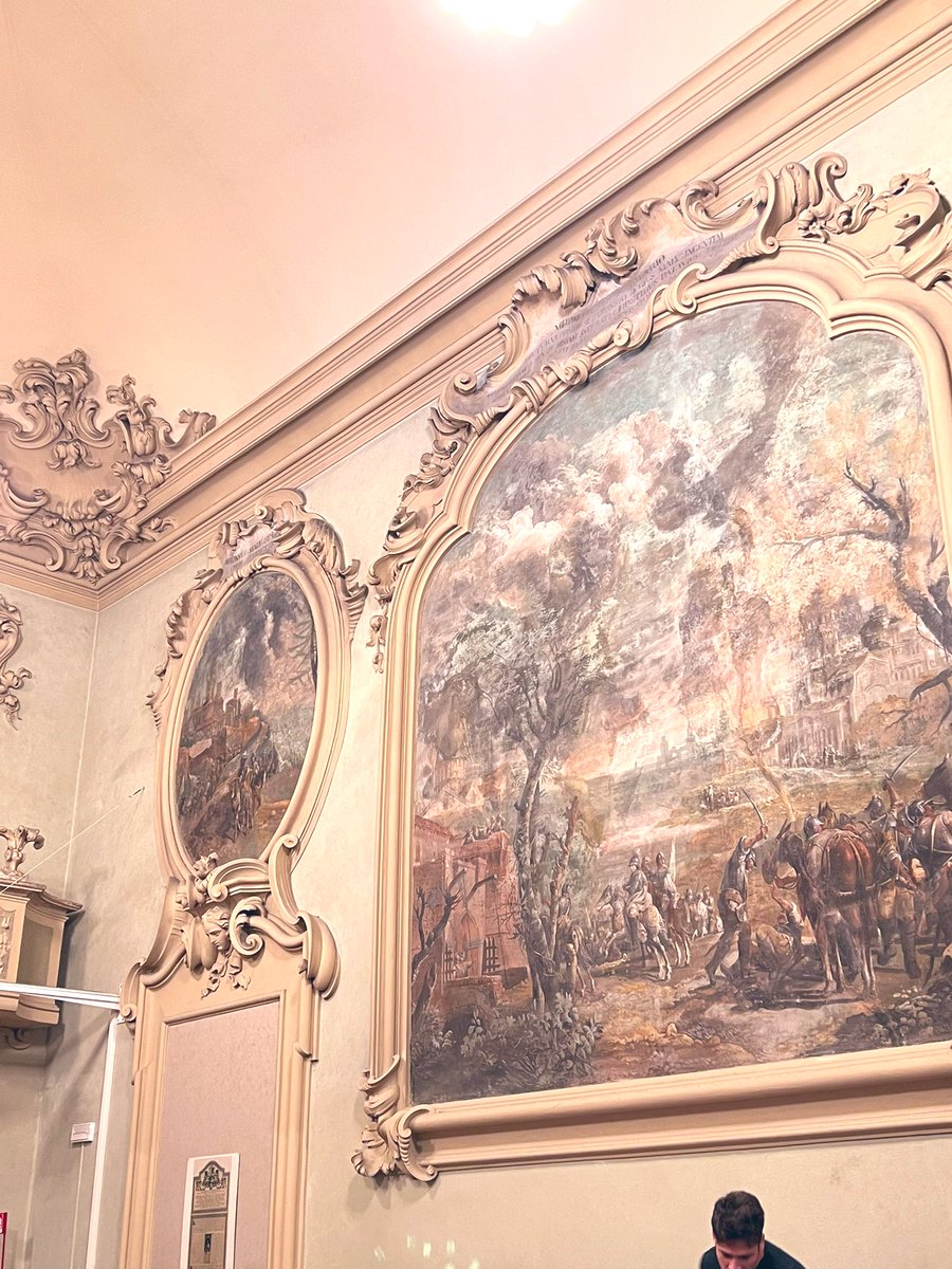 Uno de los placeres de estudiar en la universidad más antigua del occidente: dar clase en esta maravilla de salón <a href="/Unibo/">Università di Bologna</a> 

Pd: ahora falta que lleguen los estudiantes 👀