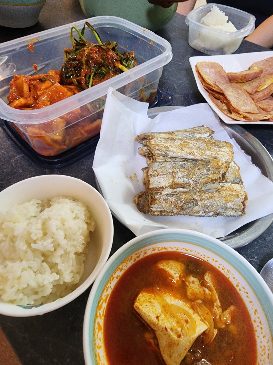 오랫만에 집음식😁 혜정언니 잘먹겠습니다..
.
.
.
.
.
.
.
#제주도 #제주  #서귀포 #일상 #일탈 #linglingkwong #ZAAR