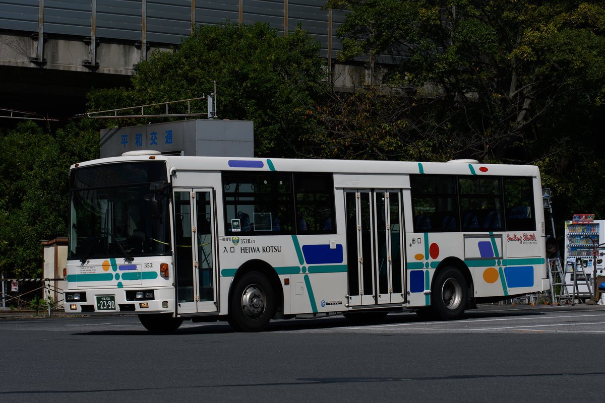 Noe_5088's tweet photo. 2024.10.12  平和交通バス貸切会

352R-U2   KL-UA452MAN（本社）
303-049H152 KL-HU2PMEA（本社）

本日は平和交通様の貸切会に参加させて頂きました。7Eが令和の東京駅や渋谷駅を走る姿は非常にかっこいいものでした。
 参加された皆様お疲れ様でした。 https://t.co/UzbbakzBPq