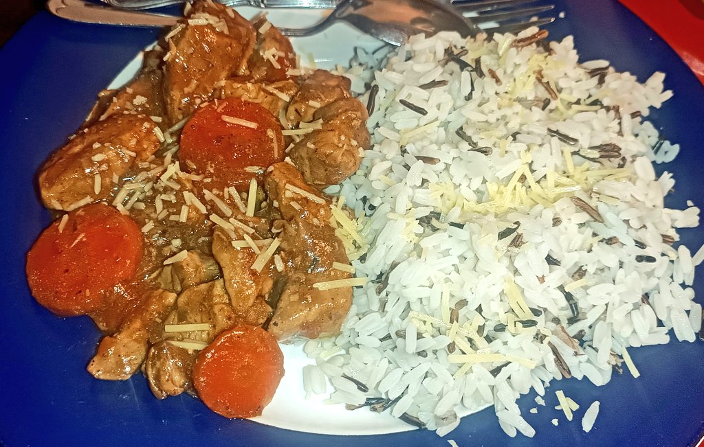 pennyluvu1D's tweet image. #cooking at home with @smeaton_james 👩🏼‍🍳👨🏼‍🍳🍲
(Delicious dishes we've made so far) Part 4: 

-Image descriptions available-