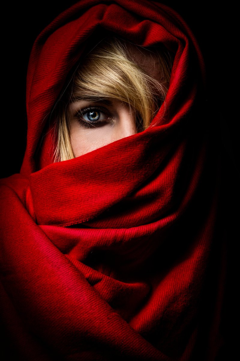 artmajeur's tweet photo. ๐ด Red: From Figurative to Abstract
Four images, one journey into red: from form to dissolution.
Artists featured in this post:
1) L'Individu
2)Mathilde Oscar
3)Viktor Artemev
4)Carmen Carbonell
#RedArt #FigurativeToAbstract #PhotographyInFocus https://t.co/XWK4xUvvSZ