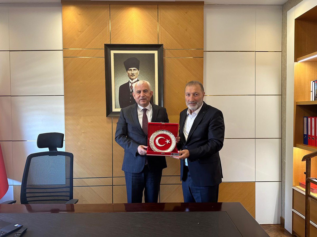 Genel Başkanımız Ömer Yılmaz, 15 Ekim 2024 tarihinde İçişleri Bakanlığı Genel Sekreteri Balamir Gündoğdu’ya hayırlı olsun ziyaretinde bulundu. 

Genel Sekreterimiz Sn. Gündoğdu’ya göstermiş olduğu misafirperverliği için teşekkür eder, yeni görevinde muvaffakiyetler dileriz.