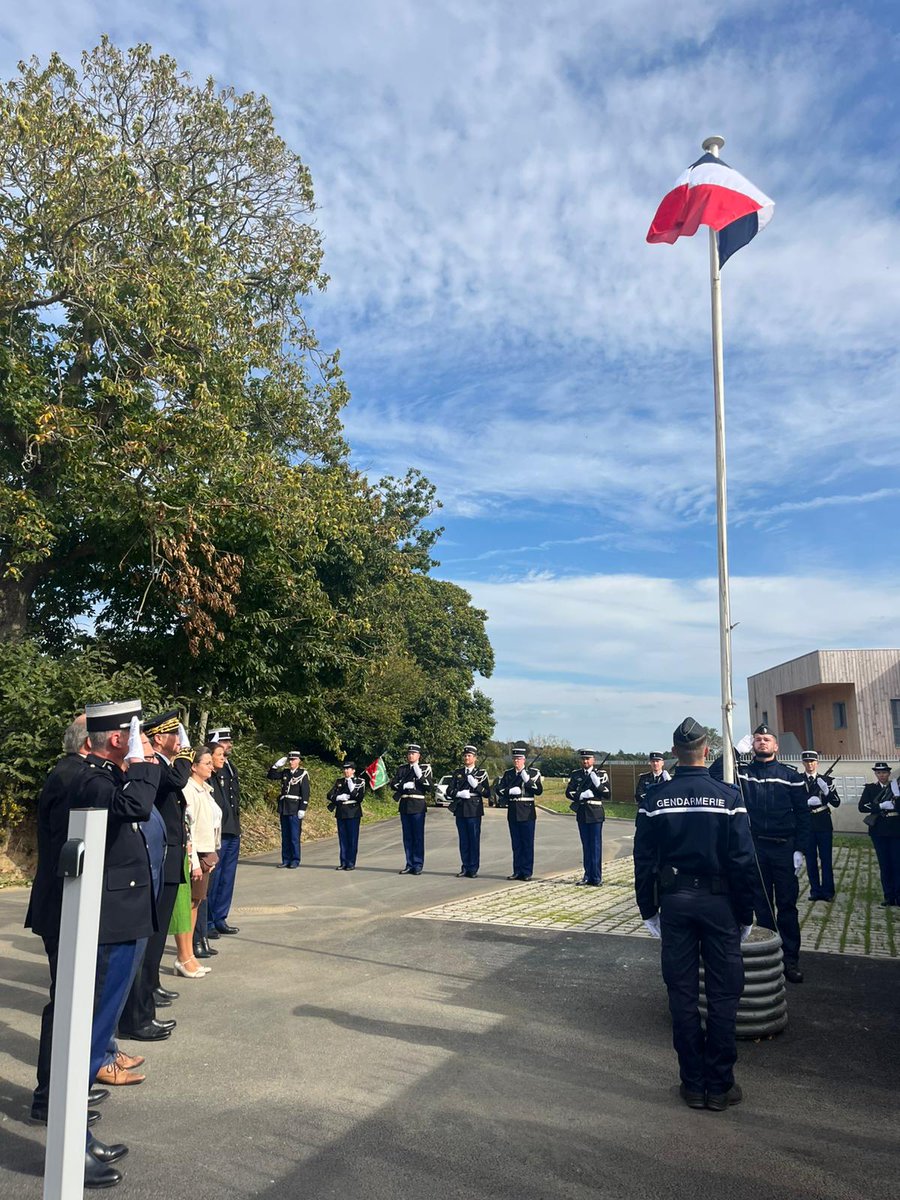 Inauguration de la nouvelle caserne de gendarmerie à Lannion, réalisée en partenariat avec #TerresdArmorHabitat ! 🚓
Ce projet comprend la construction de 31 logements de fonctions.
La <a href="/BanqueDesTerr/">Banque des Territoires</a> a financé 11,3M€ du projet sur ressources fonds d’épargne