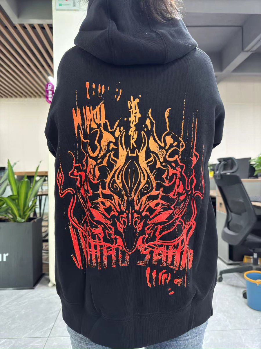 大家说想要周边，这个是一号周边，秋冬款加绒连帽卫衣外套~  喜欢请点赞❤ #幻龙 https://t.co/kM4WuYV8gT