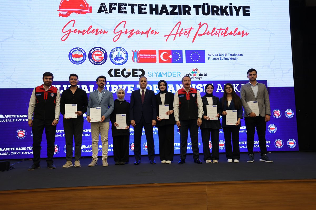 Afete Hazır Türkiye: Gençlerin Gözünden Afet Politikaları Projesi Ulusal Zirve Toplantısını İçişleri Bakanı Sayın Ali Yerlikaya'nın katılımıyla Genel Merkezimizde gerçekleştirdik

Genç Memur-Sen'imizin bu anlamlı projesi kapsamında afet bilinci oluşturmak amacıyla Türkiye'nin