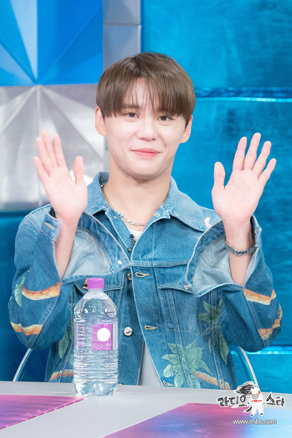 DBSKINFOBR's tweet photo. 📸 Junsu no epi 883 do programa Radio Star (MBC)

🔗 https://t.co/TwvxthPbik https://t.co/wPcA7PAmkn