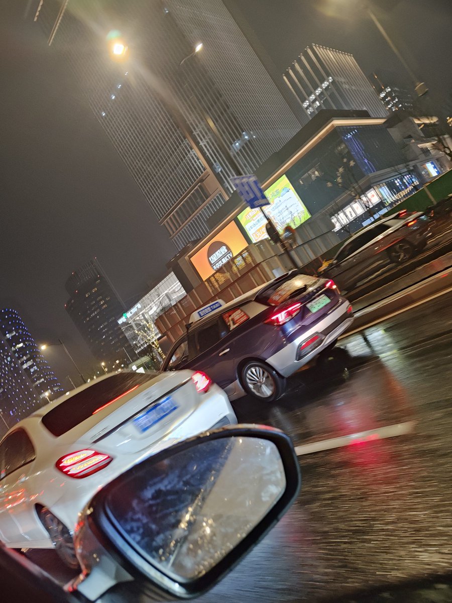 下雨，就堵 https://t.co/dZ9oKZ3I7o