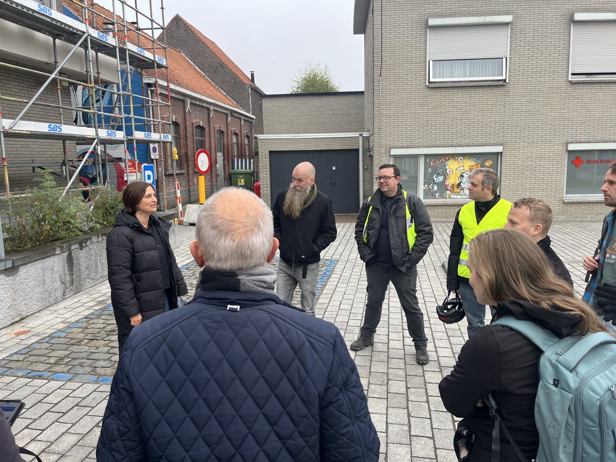 Zopas ontvingen we een 30-tal collega's van team - IT <a href="/stadkortrijk/">📰 Nieuws uit Kortrijk</a>. Ze vernamen meer over onze gemeente, de werking, de ezelsfolkore dankzij @ordevdezel , @bibkuurne en onze nieuwe @basisschoolnest. Hopelijk genoten jullie van een warme ontvangst! #intergemeentelijkesamenwerking