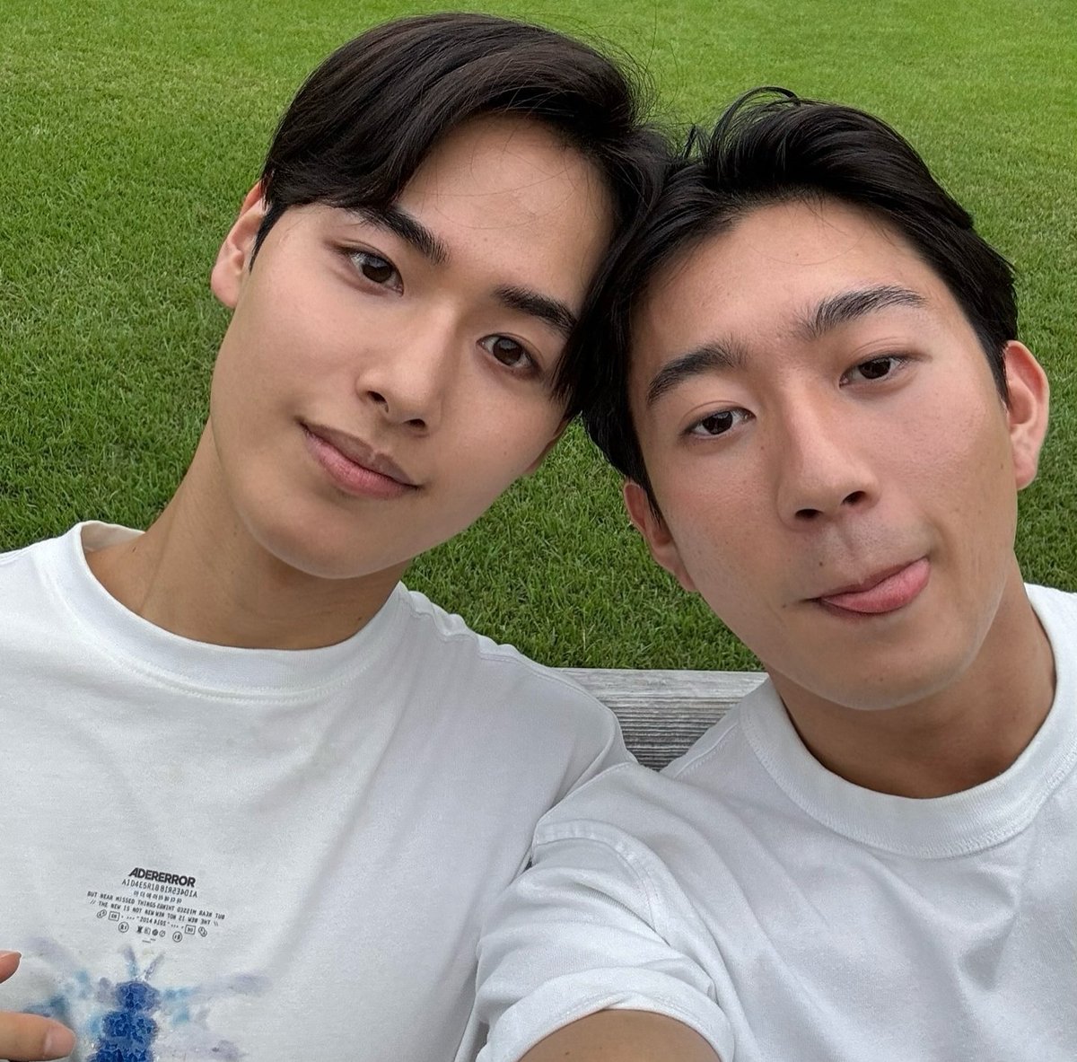 LaRana_Oficial_'s tweet photo. Ayer me vi enterito el reality "EL NOVIO" en #Netflix y hoy me he ido a cotillear los perfiles de #Instagram de Shun y Dai para ver como estaba su relación actualmente... ¡Y UN AÑO DESPUÉS SIGUEN SIENDO PAREJA! 🥺💚
¡Qué cuquis por favor! ✨️🥰
#Theboyfriend #ElNovio #Netflix https://t.co/7H25FDrOtU