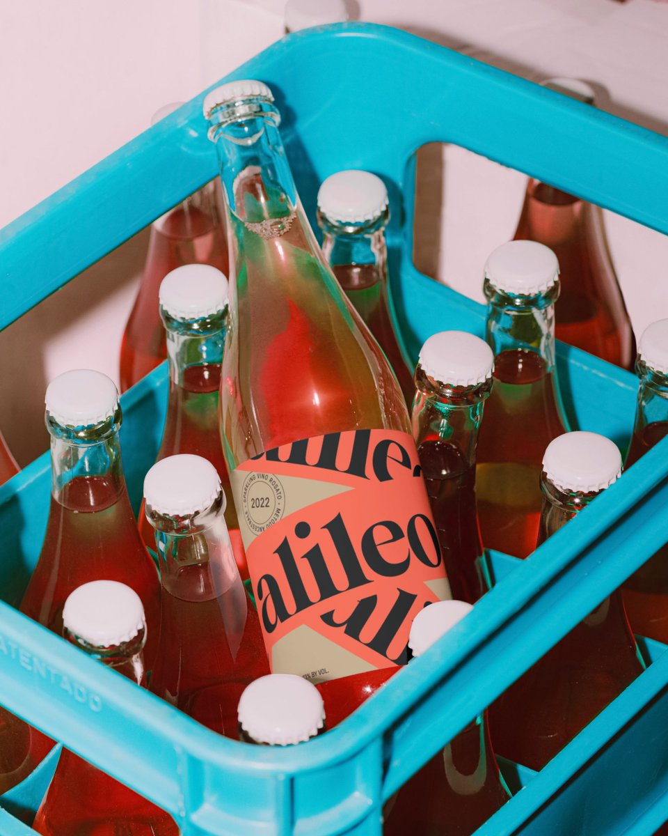 packagings's tweet photo. The brand’s #ecofriendly #boxedwine challenges conventional perceptions through its use of tactile materials like craft paper and #tape, evoking a raw, artisanal feel. 

https://t.co/Y6SJ4ZXRth

#packagingdesign by OurFriends https://t.co/k5Exxf3Bkr