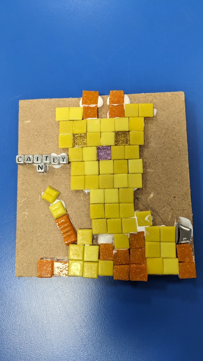 The first leaves for our Community Mosaic at Coalville Library were created on Saturday, with lots more workshops over the next couple of months to create loads more! 
Find out more about the project here: ow.ly/9oka50TLtpG
#LetsCreate #Community #Coalville @LeicsLibraries