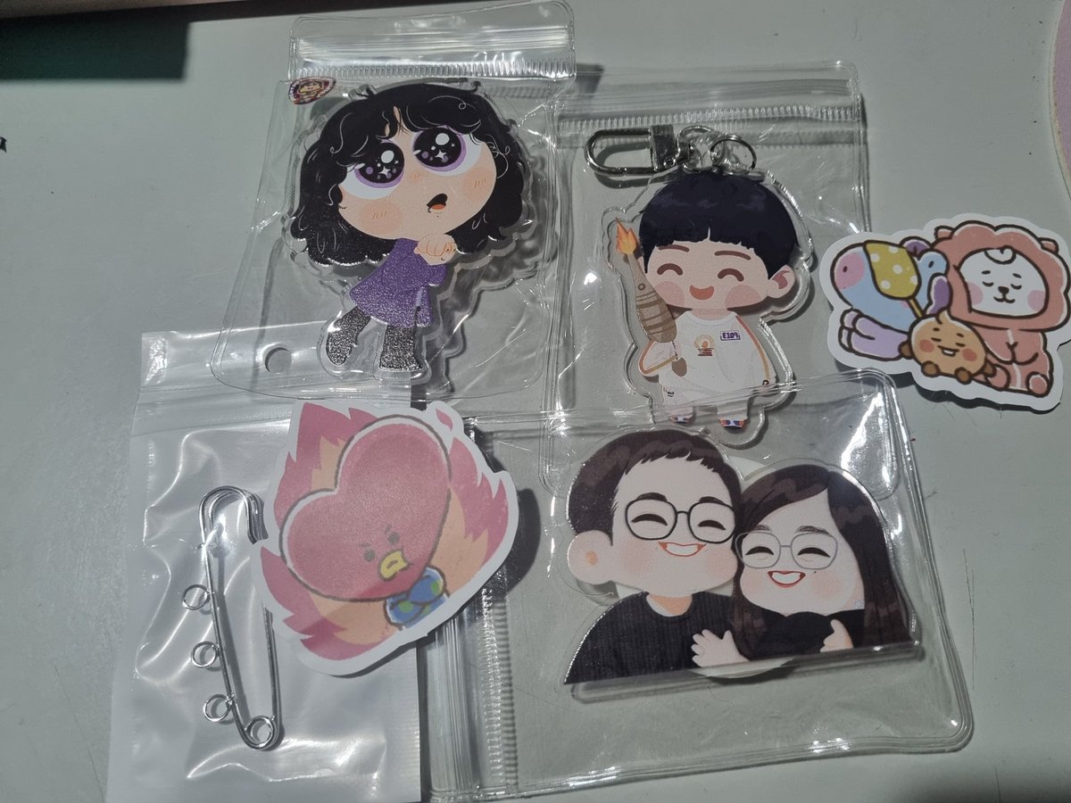 chiararosedmd's tweet photo. Got my orders from @brightside_mnl π₯Ήπ couldn't resist Jinlympics & Envy Koo. thank you also for the custom acrylic service π«Άπ» another custom included for me & the future hubby β¨οΈ
π¨ of the custom popsocket is from @jinjoo_bts π
#BTS #BTSARMY #babetime #joshuachiara https://t.co/1m2hgaR9th