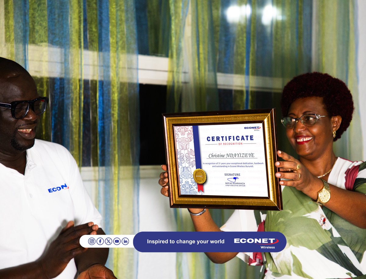 Econet257's tweet photo. Nous célébrons 31 ans de service exceptionnel de Christine, qui a commencé chez Telecel et a évolué à travers Ucom, Leo, et Econet Wireless.
Son héritage et sa passion nous manqueront. Merci, Mme Christine ! 🎉❤️
#LivingLegend
#Farewell
#EconetWireless https://t.co/IJjOMb6BVT