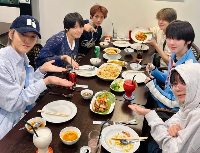 loveh0ld's tweet photo. 위시 core https://t.co/8lmwgWj4RW