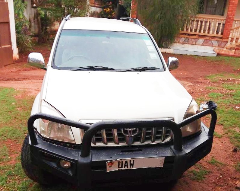 DriveNowUg's tweet photo. 🛶#OnAuction🛶
This Ex-UN Land Cruiser 2005 edition has a mileage of 344,188km, it's a manual version with 2.9ccand uses diesel fuel. It's in perfect mechanical condition and the Interior too.
#Note: It's an open bidding but made for buyers not brokers and beta with full payment. https://t.co/qk23RvfkXH
