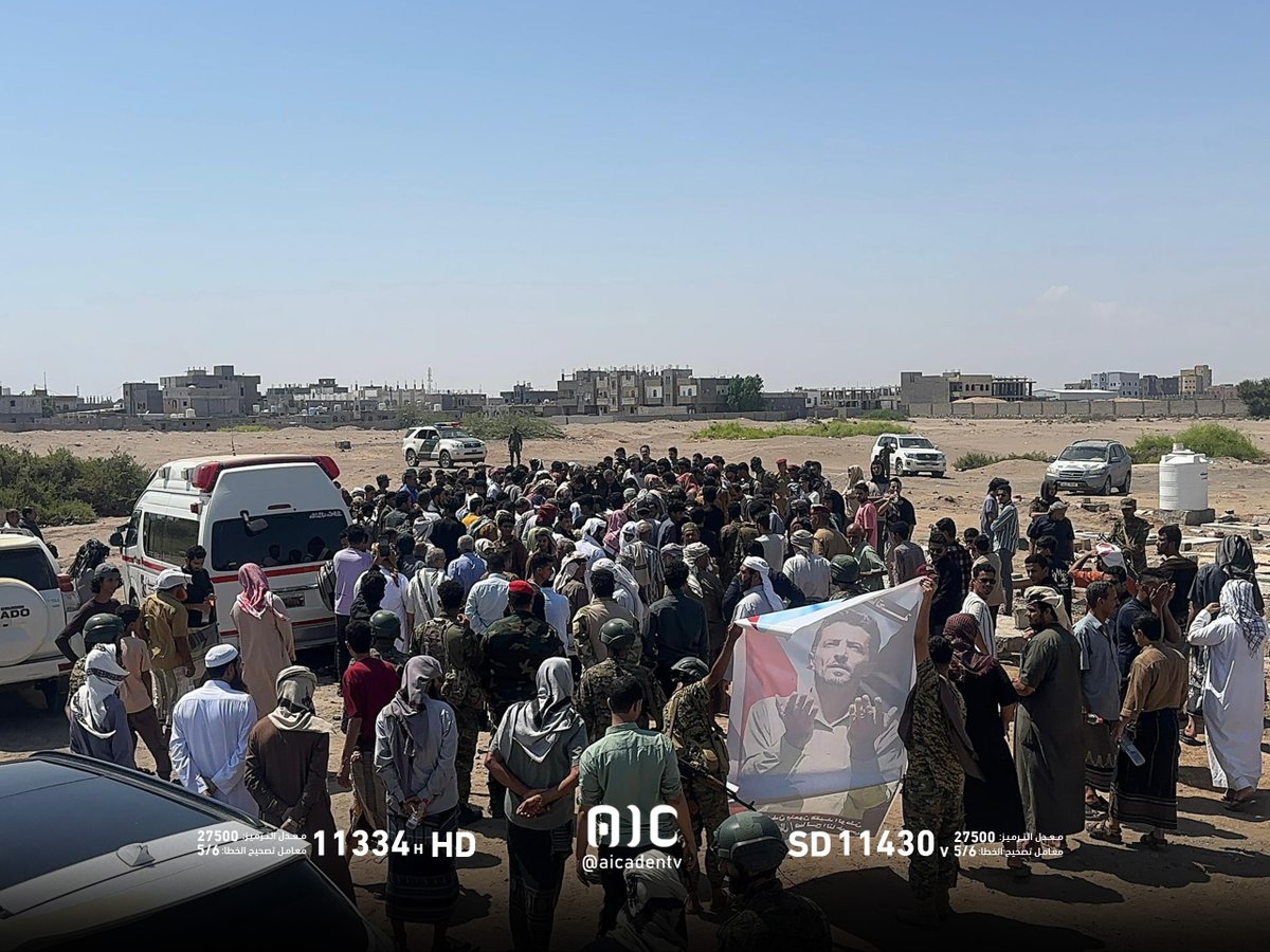 DivergenceVC's tweet photo. في موكب جنائزي مهيب.. تشييع جثمان المناضل والإعلامي الجنوبي القدير صالح الناخبي
#اكتوبر_مجيد_هويتنا_جنوبيه
#عدن_المستقلة #AIC https://t.co/QOlW4w9Nn4