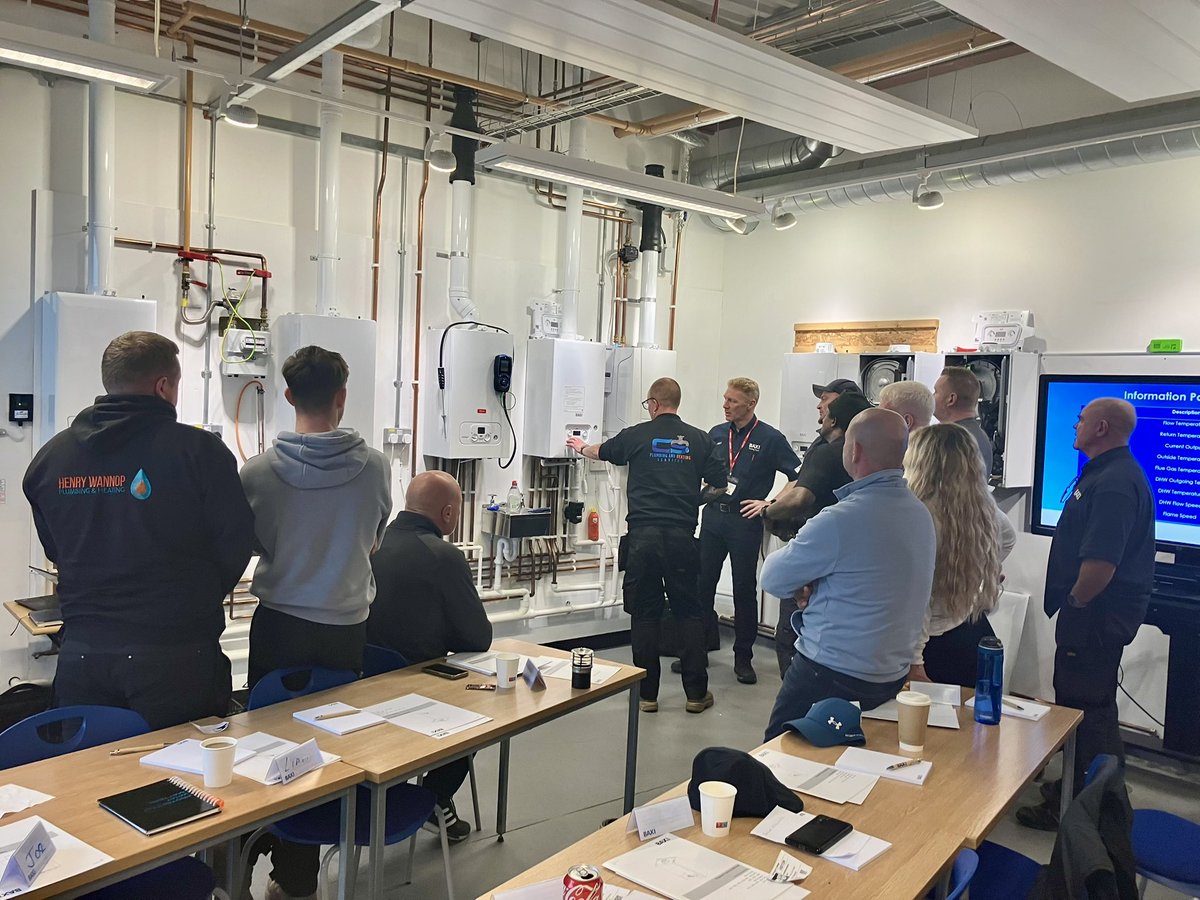 ptrotman_baxi's tweet photo. We’re back @Darlingtonfe on a @baxiboilers free product training day with @GasSafeRegister installers all keen to learn about our brass,copper and stainless steel components😉 that make up our latest line up of more oomph boilers..oh yeah🤗 https://t.co/KqPZrtgQMj
