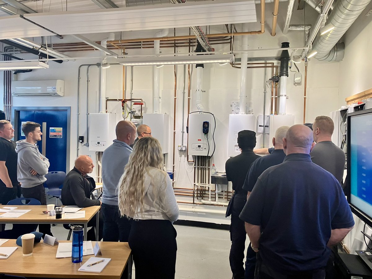ptrotman_baxi's tweet photo. We’re back @Darlingtonfe on a @baxiboilers free product training day with @GasSafeRegister installers all keen to learn about our brass,copper and stainless steel components😉 that make up our latest line up of more oomph boilers..oh yeah🤗 https://t.co/KqPZrtgQMj